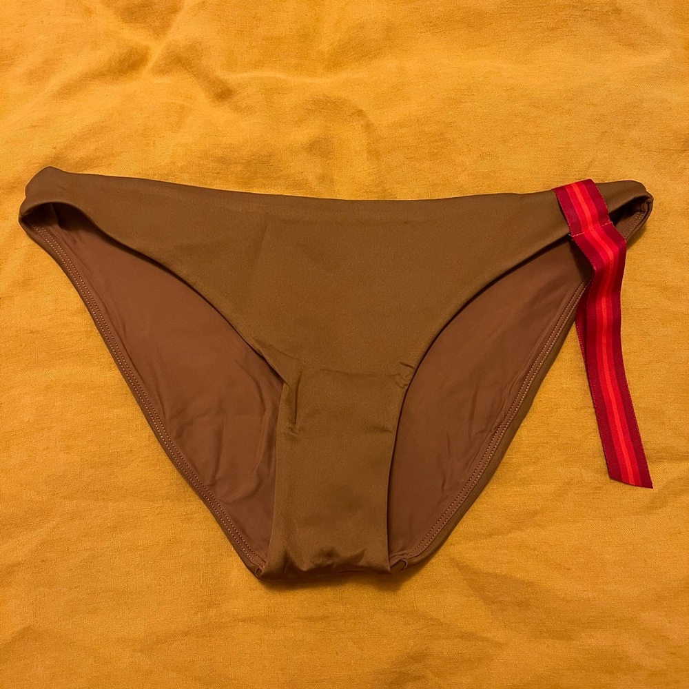 Left on Friday Wear To Bottoms size M